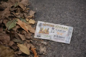 เลขลอตเตอรี่เก่าพารวย ลอตเตอรี่เก่าที่ไม่มีค่า กลับพาไปให้พบเจอโชคใหญ่เงินแสน